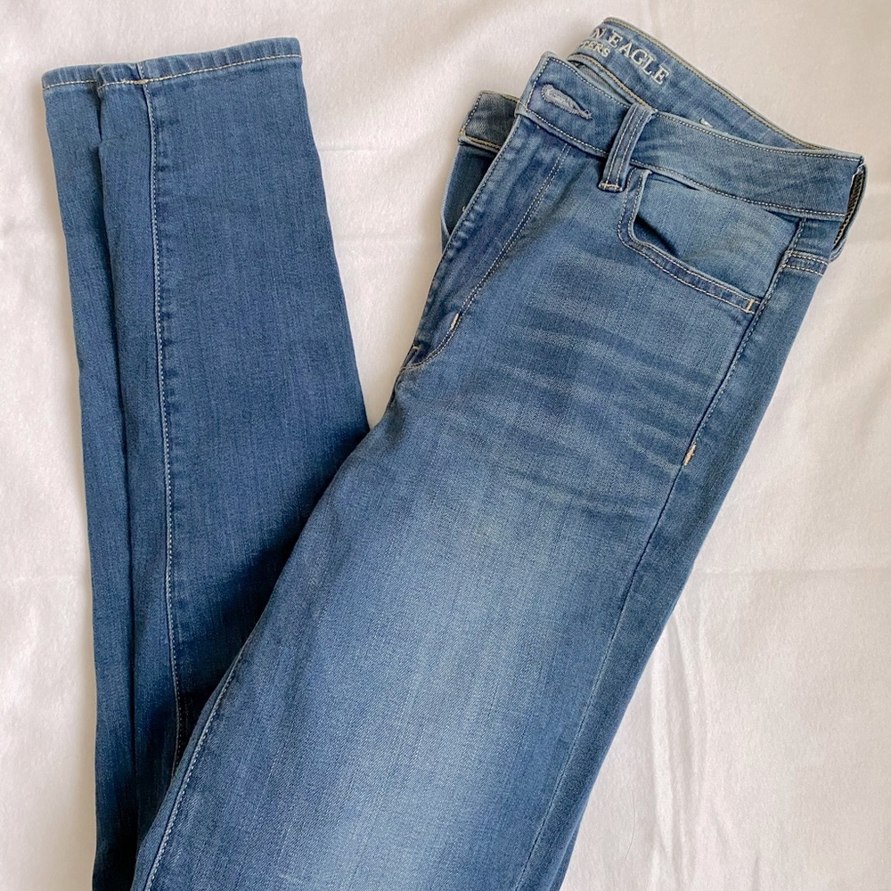 Light Wash American Eagle Jegging